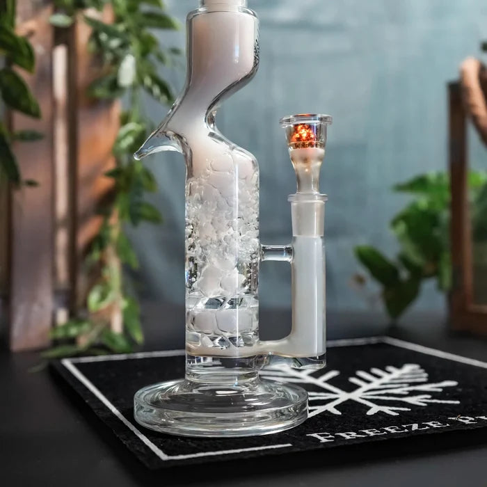 15" Tornado Bong - The Freeze Pipe