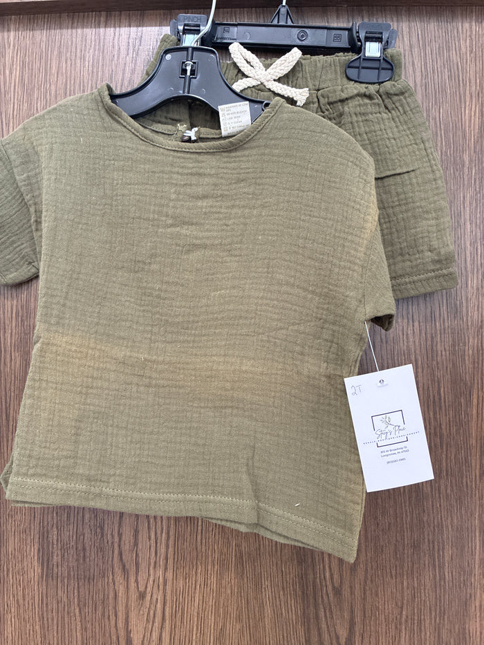 Kids Tales 2 Piece Shorts Set Size 2T has some fading on the shirt