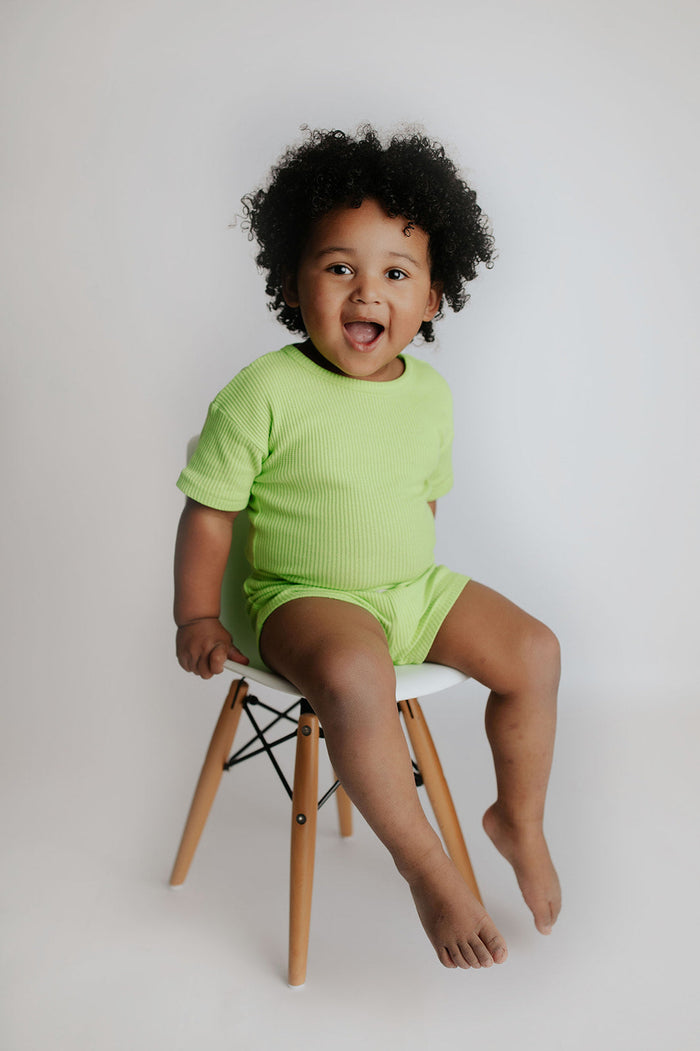 Three Little Tots NWT Girls Boutique Boxy Waffle Knit Shirt & Shorts Set 3T Neon Green