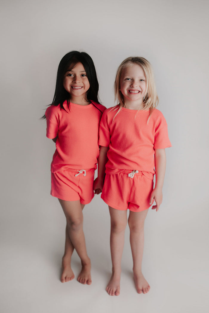 Three Little Tots NWT Girls Boutique Boxy Waffle Knit Shirt & Shorts Set 4T Bright Pink