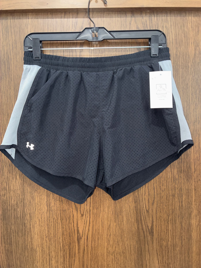 Women’s Under Armour Shorts lined with pockets size medium